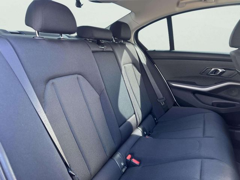 2019 BMW 3 Series - image 29