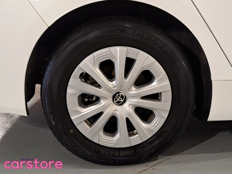 2020 Toyota Prius - image 14