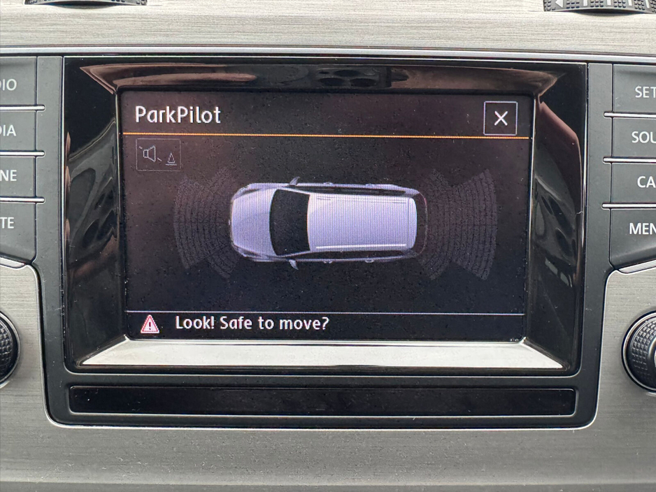 2016 Volkswagen Golf - image 24