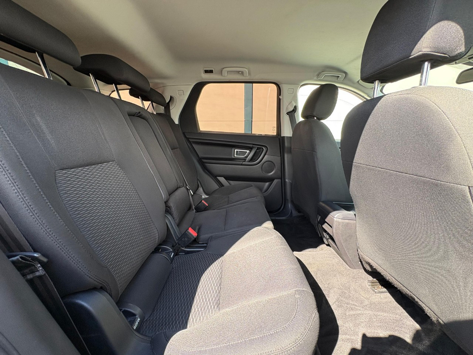 2017 Land Rover Discovery Sport - image 7