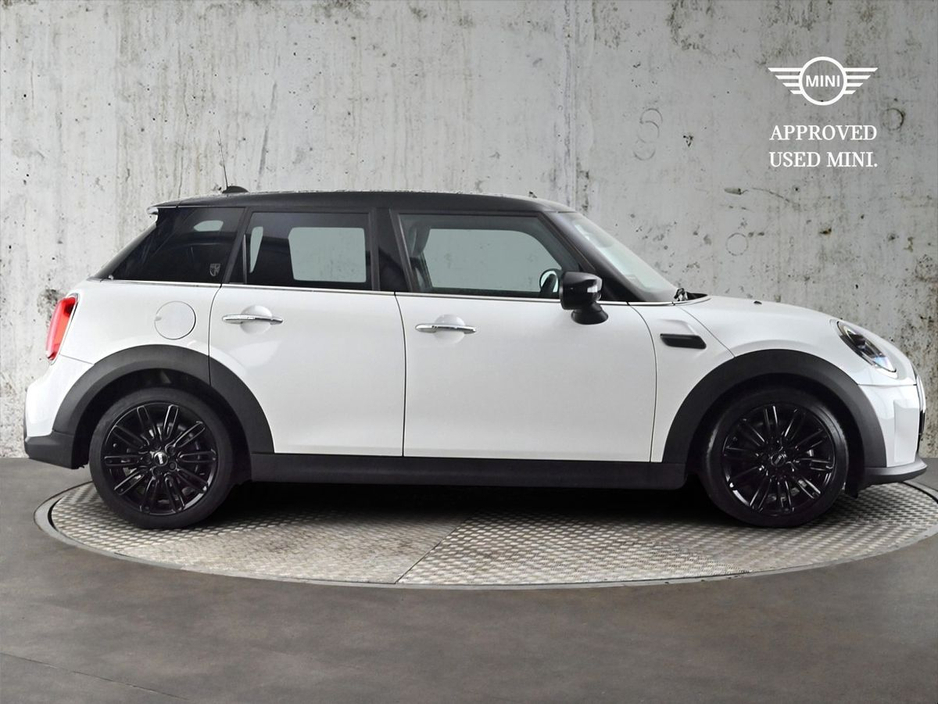 2024 MINI Hatch 5-Door Cooper Exclusive €35,900