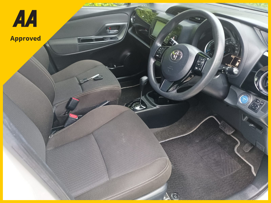 2019 Toyota Yaris 1.5 PETROL HYBRID AUTOMATIC ONLY 53,817kms JUST FULLY SERVICED INCLUDING 4 NEW TYRES 2 YEARS NCT 1 YEAR ROAD TAX HIGH SPEC CAR REVERSE CAMERA LARGE TOUCHSCREEN MULTIMEDIA SYSTEM PARKING SENSORS €17,949