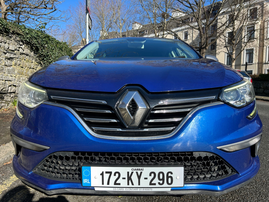 2017 Renault Megane - image 2
