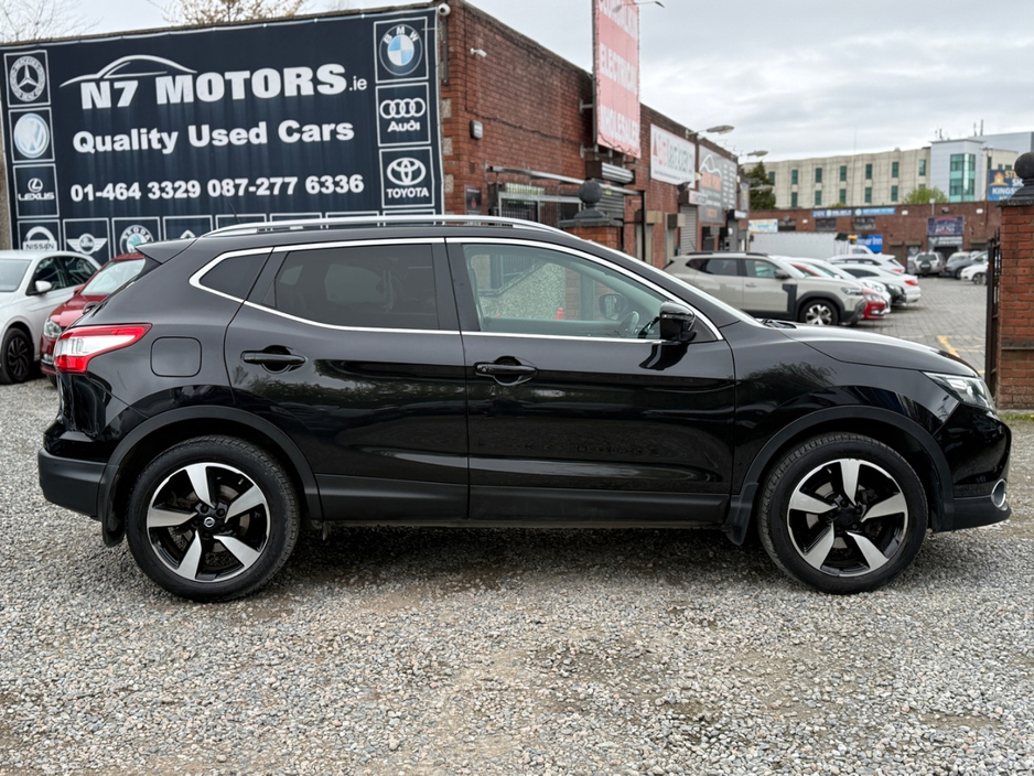 2017 Nissan Qashqai - image 2