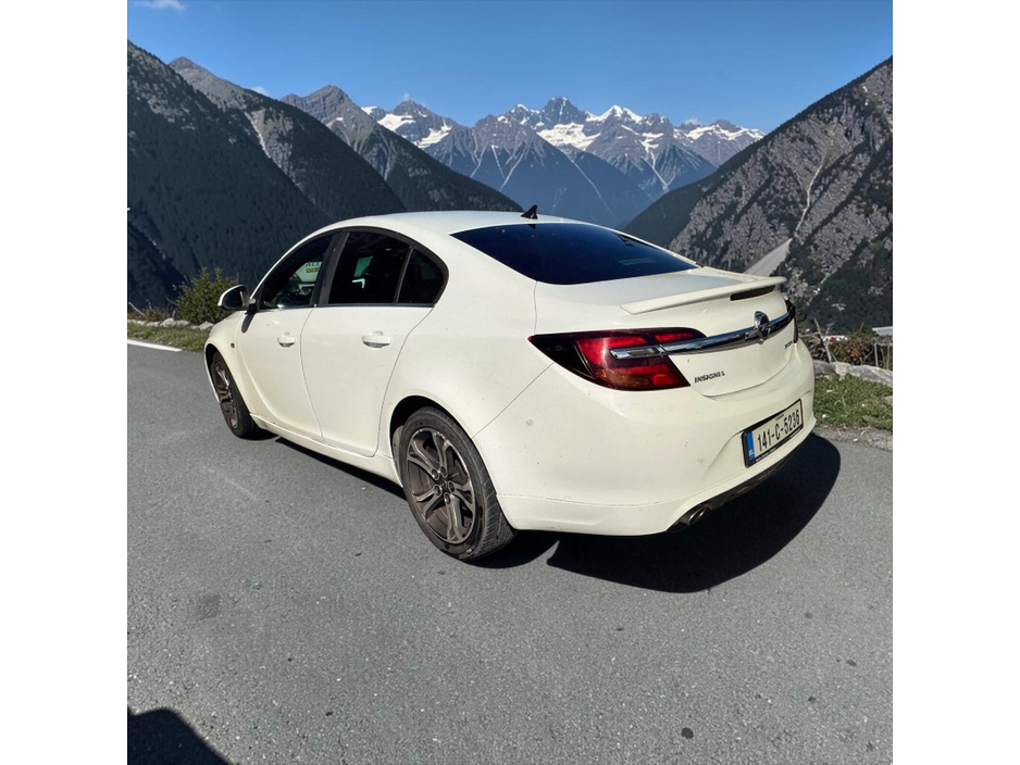 2014 Opel Insignia - image 11