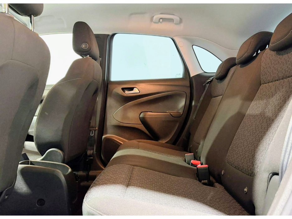 2022 Opel Crossland X - image 14