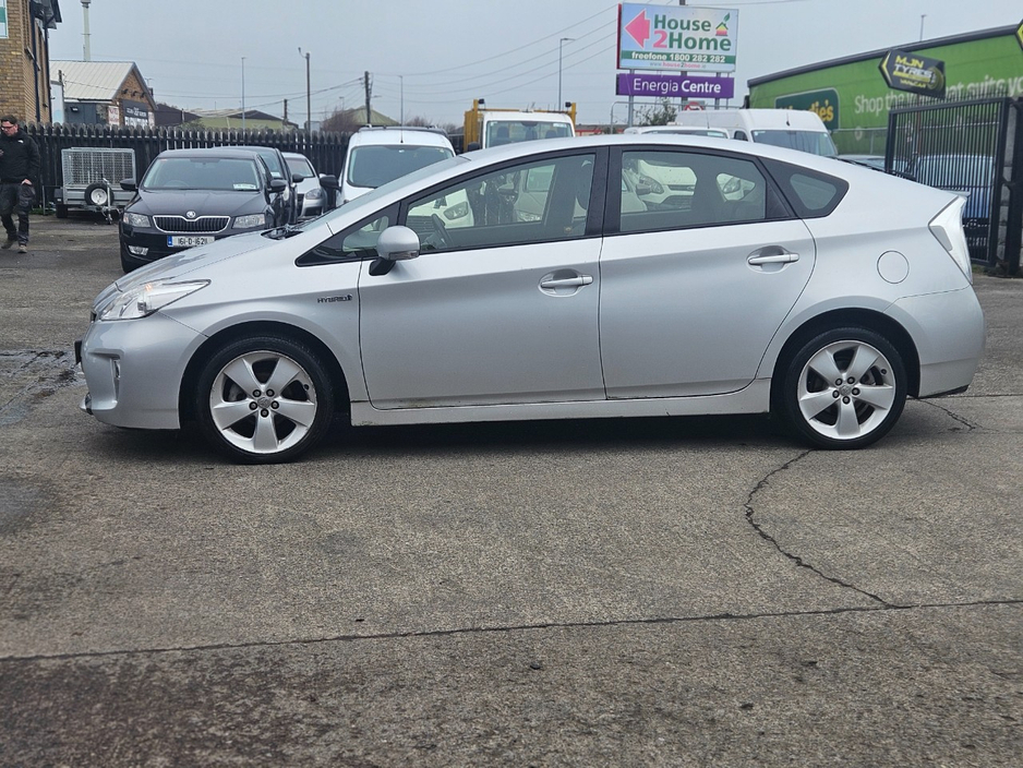 2014 Toyota Prius - image 4