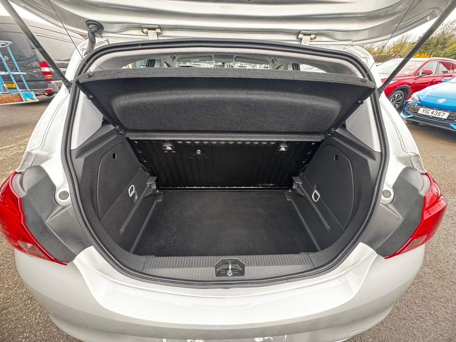 2017 Opel Corsa - image 14