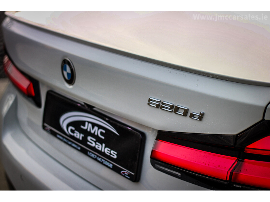 2021 BMW 5 Series - image 10