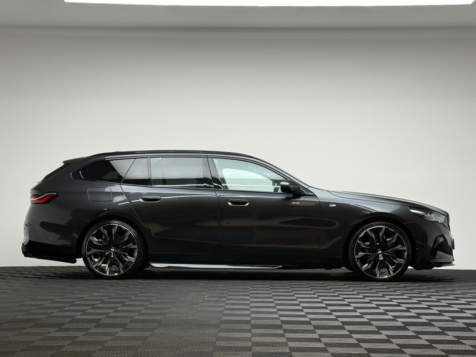 2025 BMW 5 Series - image 8