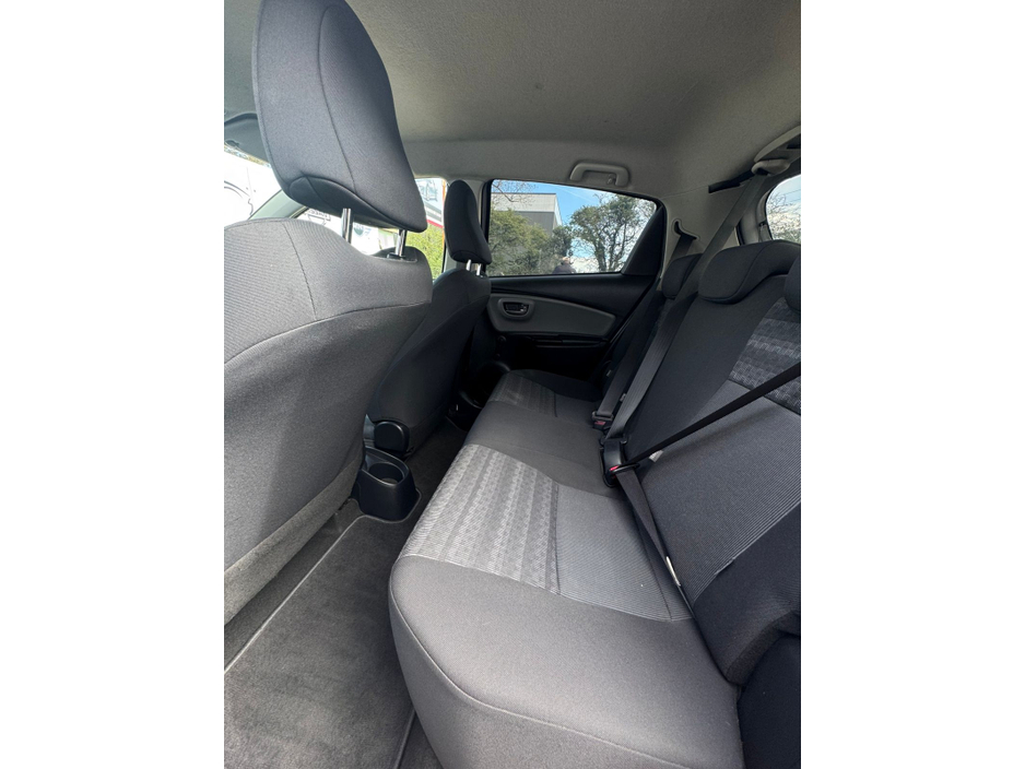 2016 Toyota Yaris - image 20