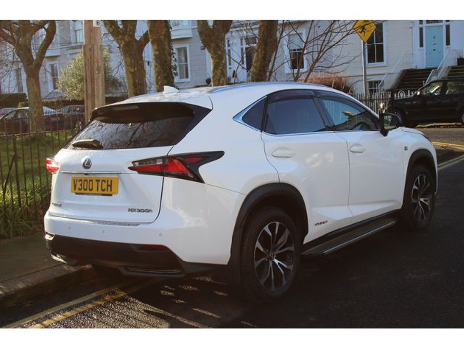 2016 Lexus NX 300 h - image 7