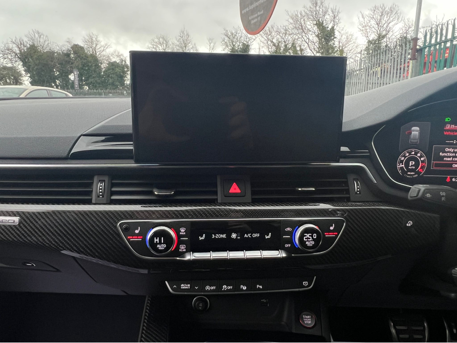 2021 Audi RS4 - image 19