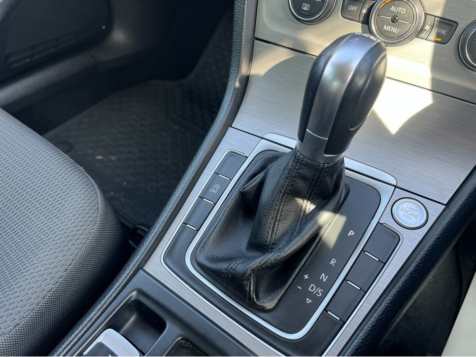 2017 Volkswagen Golf - image 9