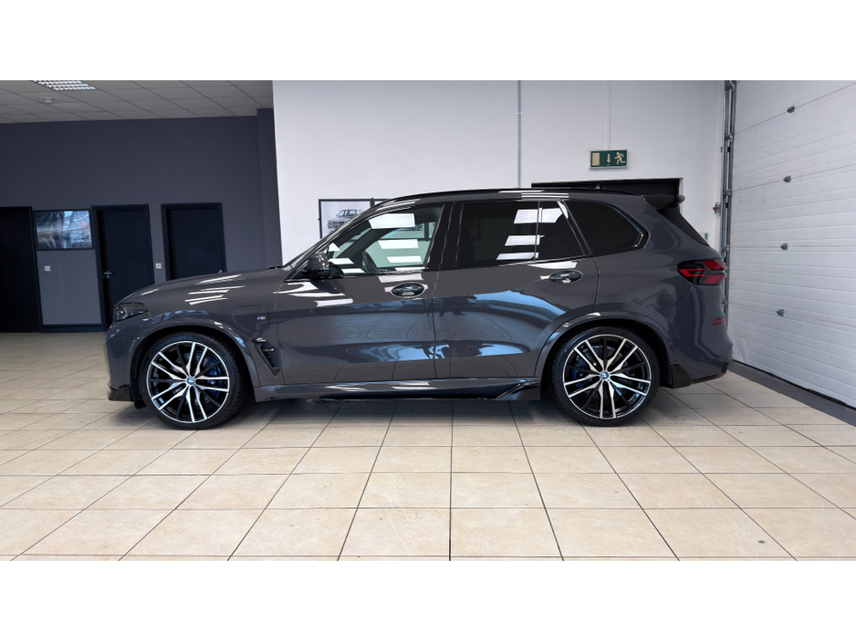 2023 BMW X5 - image 28