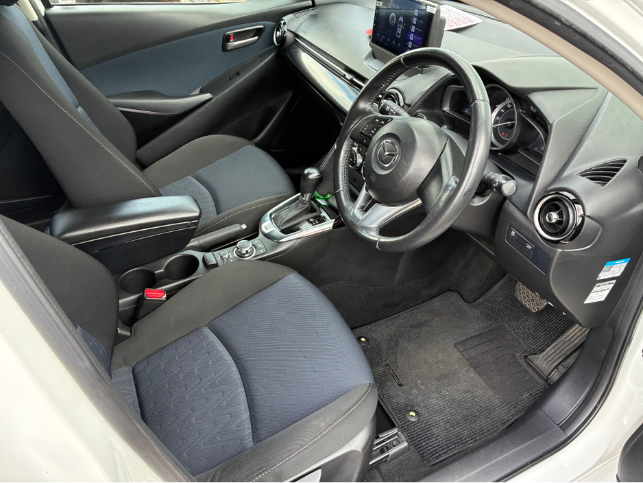 2015 Mazda Demio - image 7