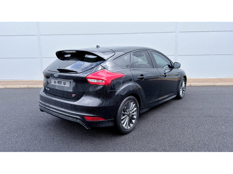 2017 Ford Focus - image 18