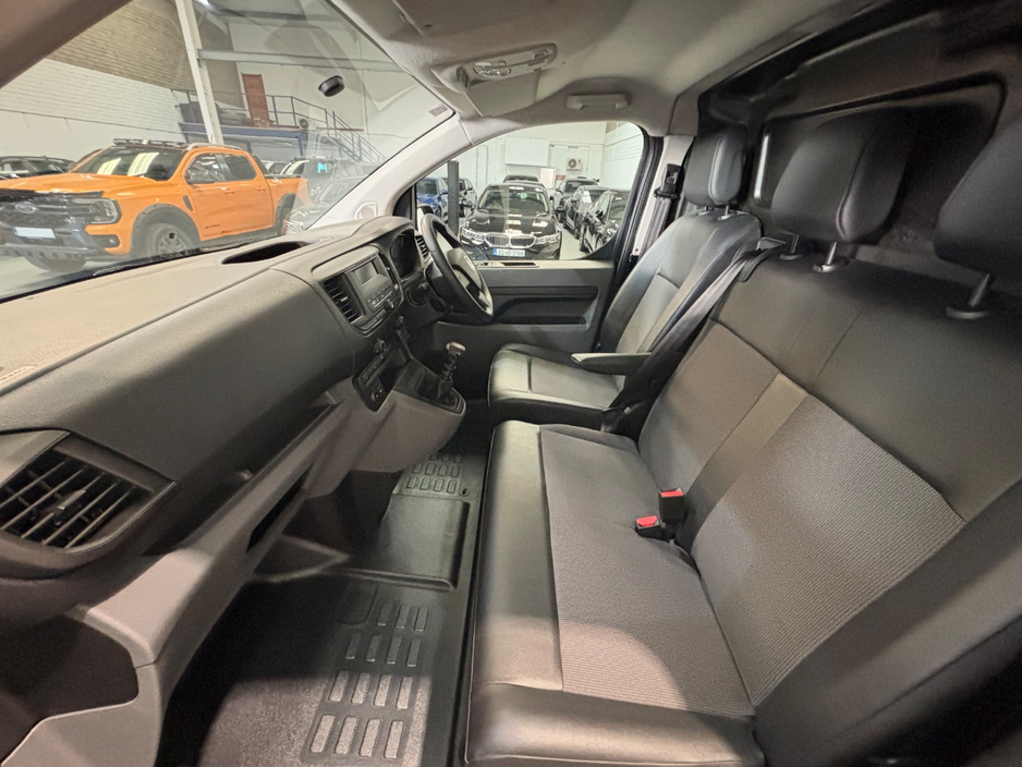 2020 Opel Vivaro - image 10