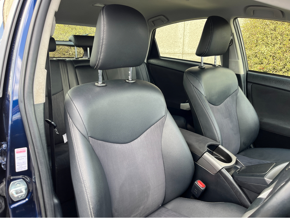 2015 Toyota Prius - image 12