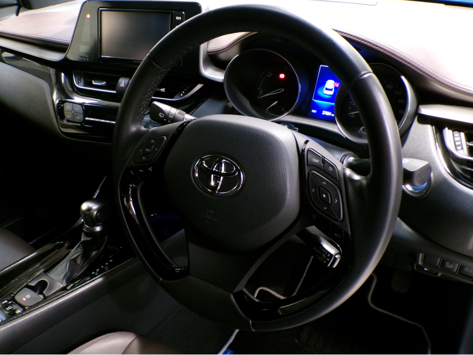 2018 Toyota C-HR 2018*32,000 MILES*HYBRID SPORT TOYOTA C-HR SELF CHARGING 1.8 AUTOMATIC*FANTASTIC CONDITION GREAT ON FUEL, POWER, COMFORT WITH A LOT OF SPACE ALL COMBINED FOR A FANTASTIC DRIVE. CAR COMES WITH FULL SAF €19,900