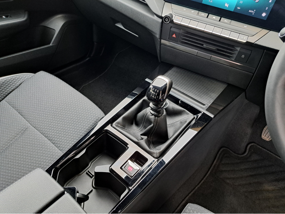 2025 Opel Astra ELEGANCE 1.2TURBO 110BHP **REVERSING CAMERA** €29,950