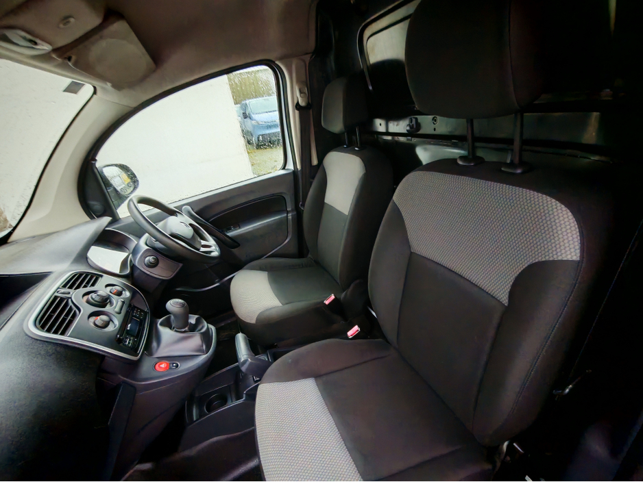 2019 Renault Kangoo - image 2