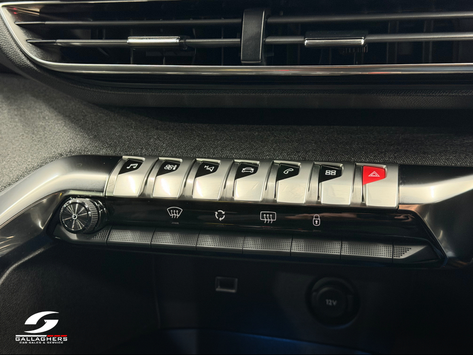 2023 Peugeot 5008 - image 25