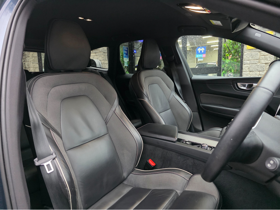 2023 Volvo XC60 2.0 B4 PLUS DARK AUTO. HUGE SPEC. FINANCE ARRANGED. SIMI. AA APPROVED. €42,950