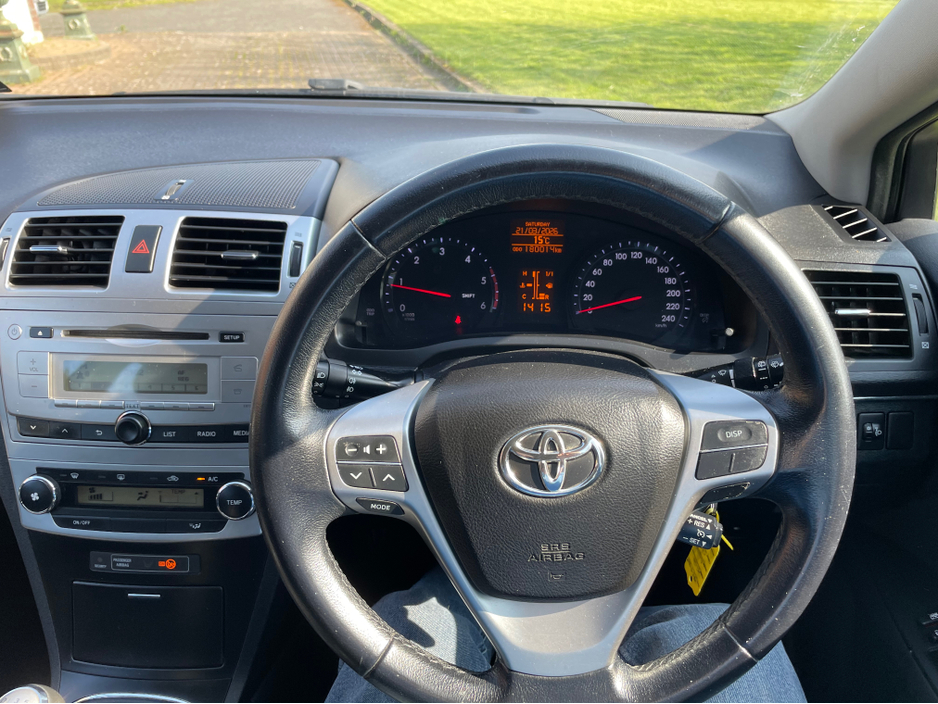 2013 Toyota Avensis - image 10