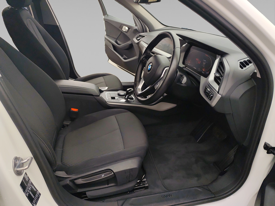 2020 BMW 1 Series - image 14