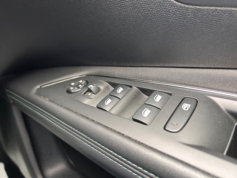 2022 Peugeot 3008 - image 17