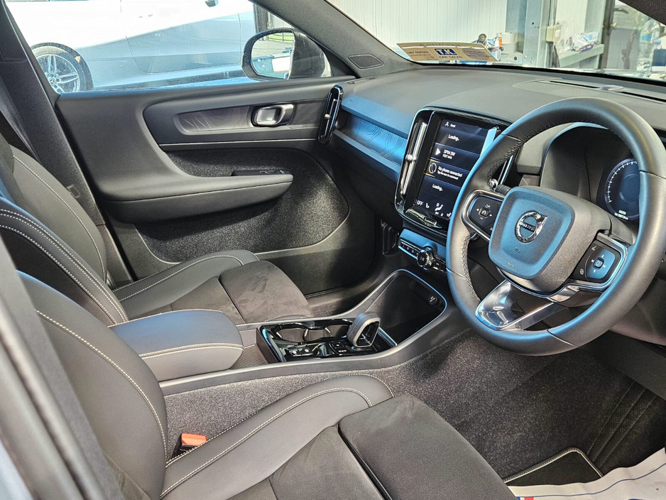 2023 Volvo XC40 - image 20