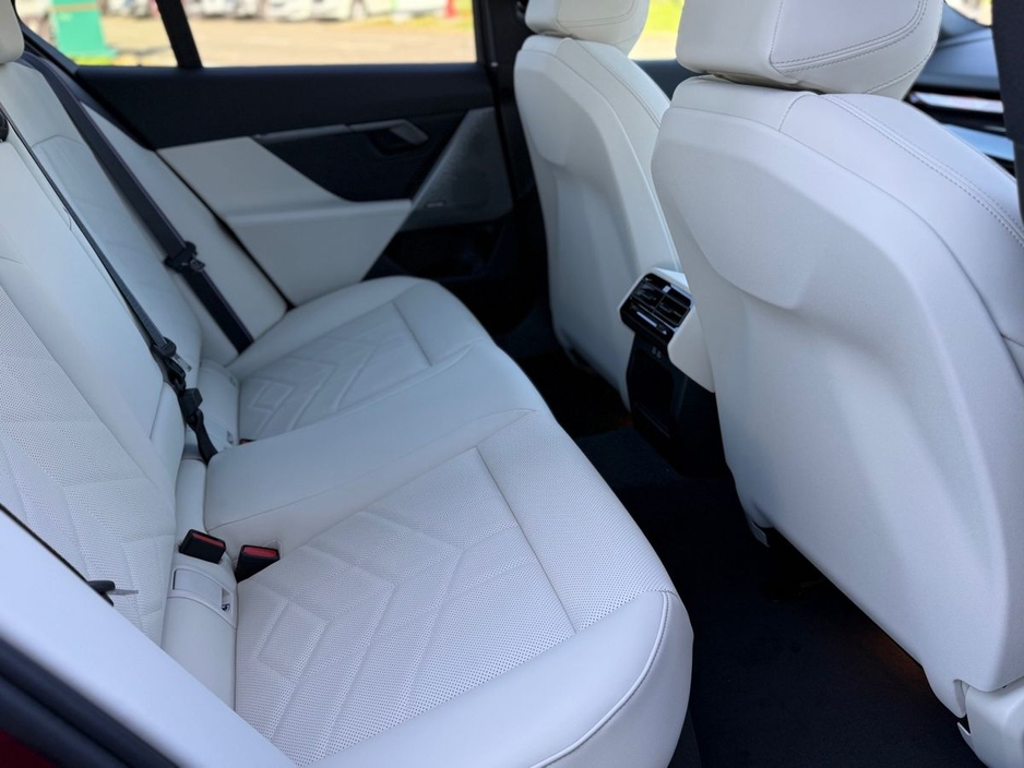 2026 BMW 5 Series - image 7