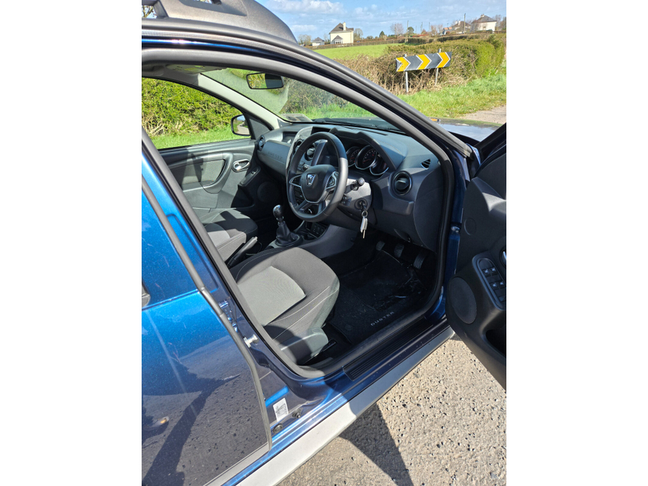 2018 Dacia Duster - image 8