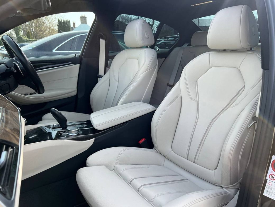 2017 BMW 5 Series - image 8