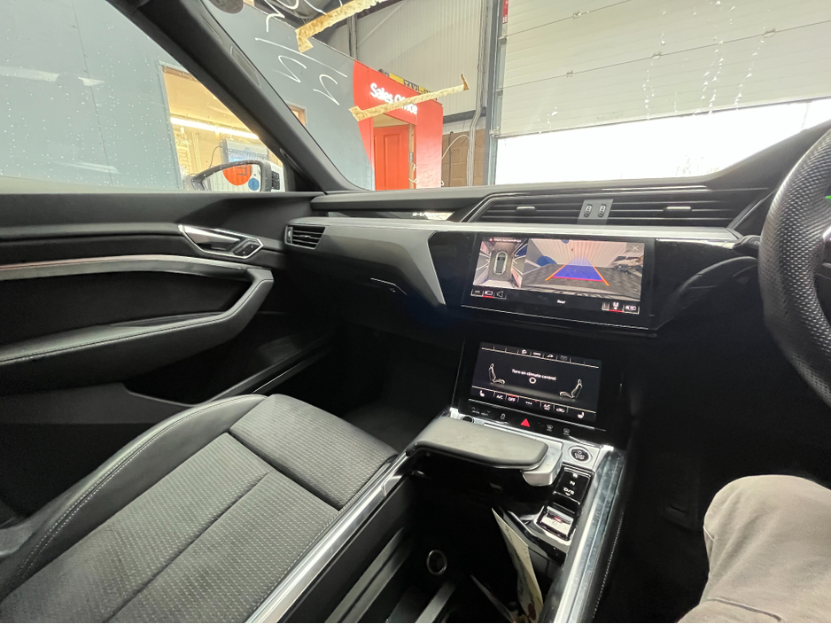 2022 Audi e-tron - image 19