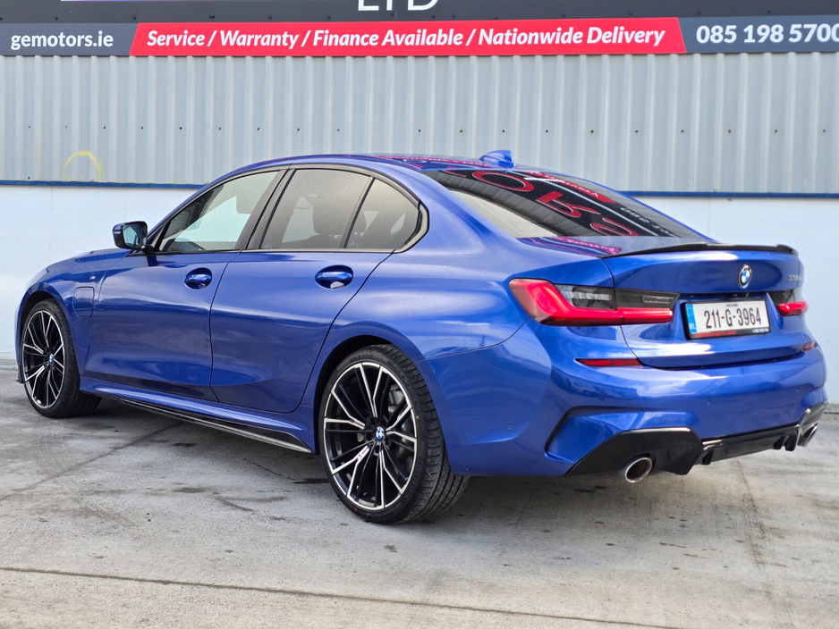 2021 BMW 3 Series - image 9