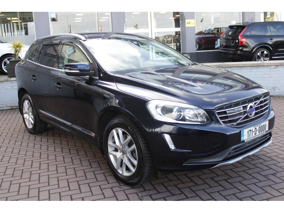 2017 Volvo XC60 - image 2