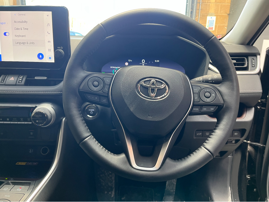 2025 Toyota Rav4 - image 9