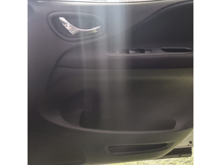 2014 Nissan Serena - image 29