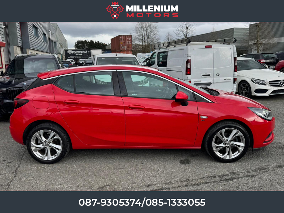 2016 Vauxhall Astra - image 2