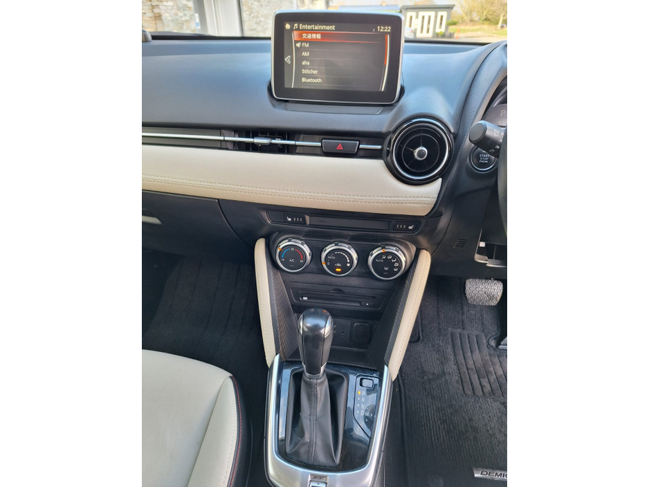 2016 Mazda Demio - image 13