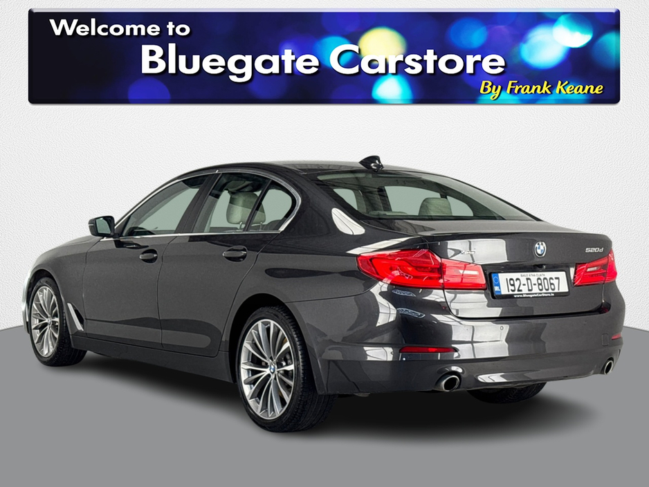 2019 BMW 5 Series - image 8