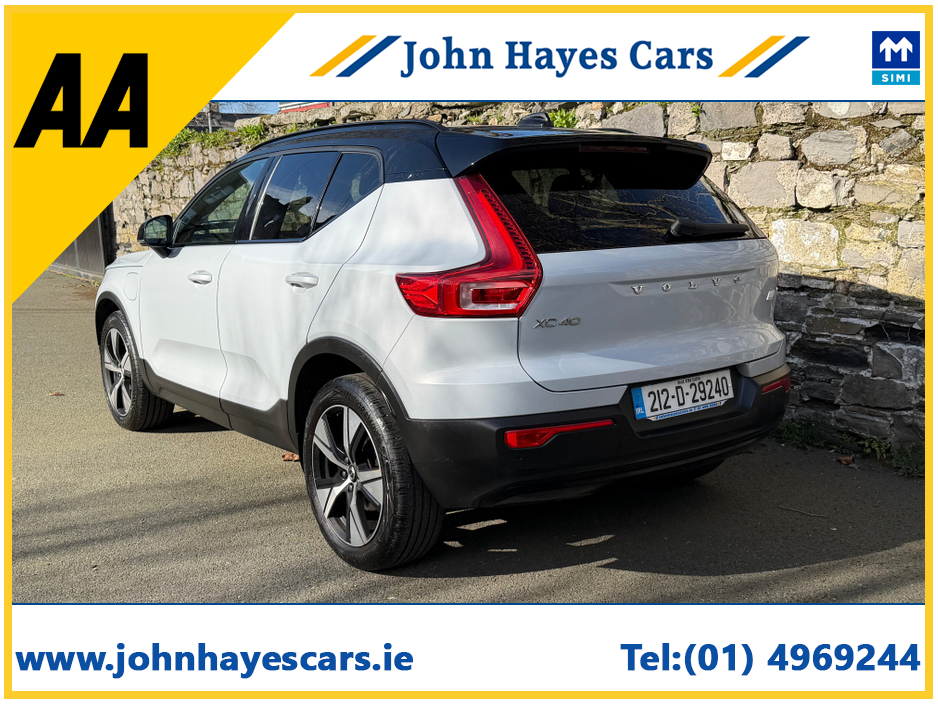 2021 Volvo XC40 - image 2