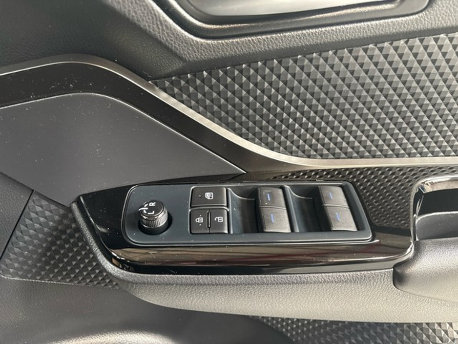 2022 Toyota C-HR - image 15