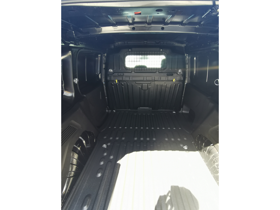 2021 Citroen Berlingo - image 3