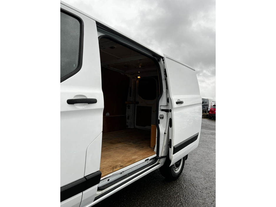 2022 Ford Transit Custom - image 10