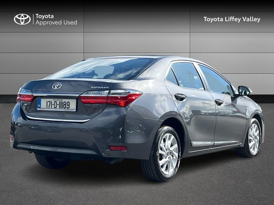 2017 Toyota Corolla - image 2