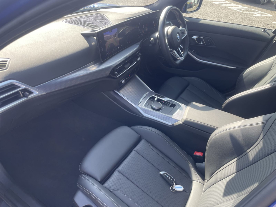 2025 BMW 3 Series - image 17