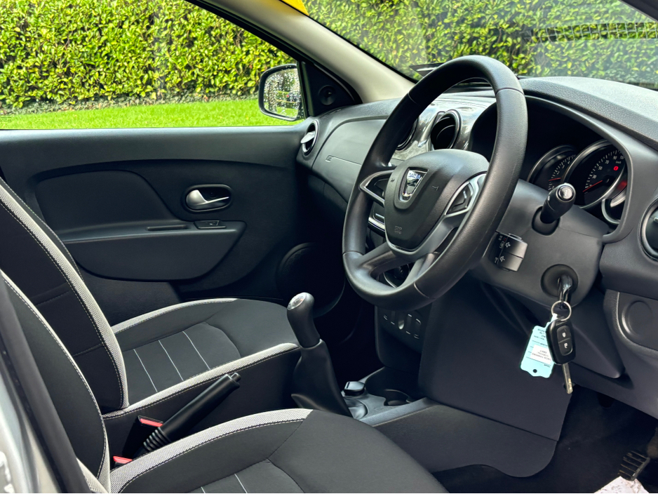 2017 Dacia Sandero Stepway - image 6